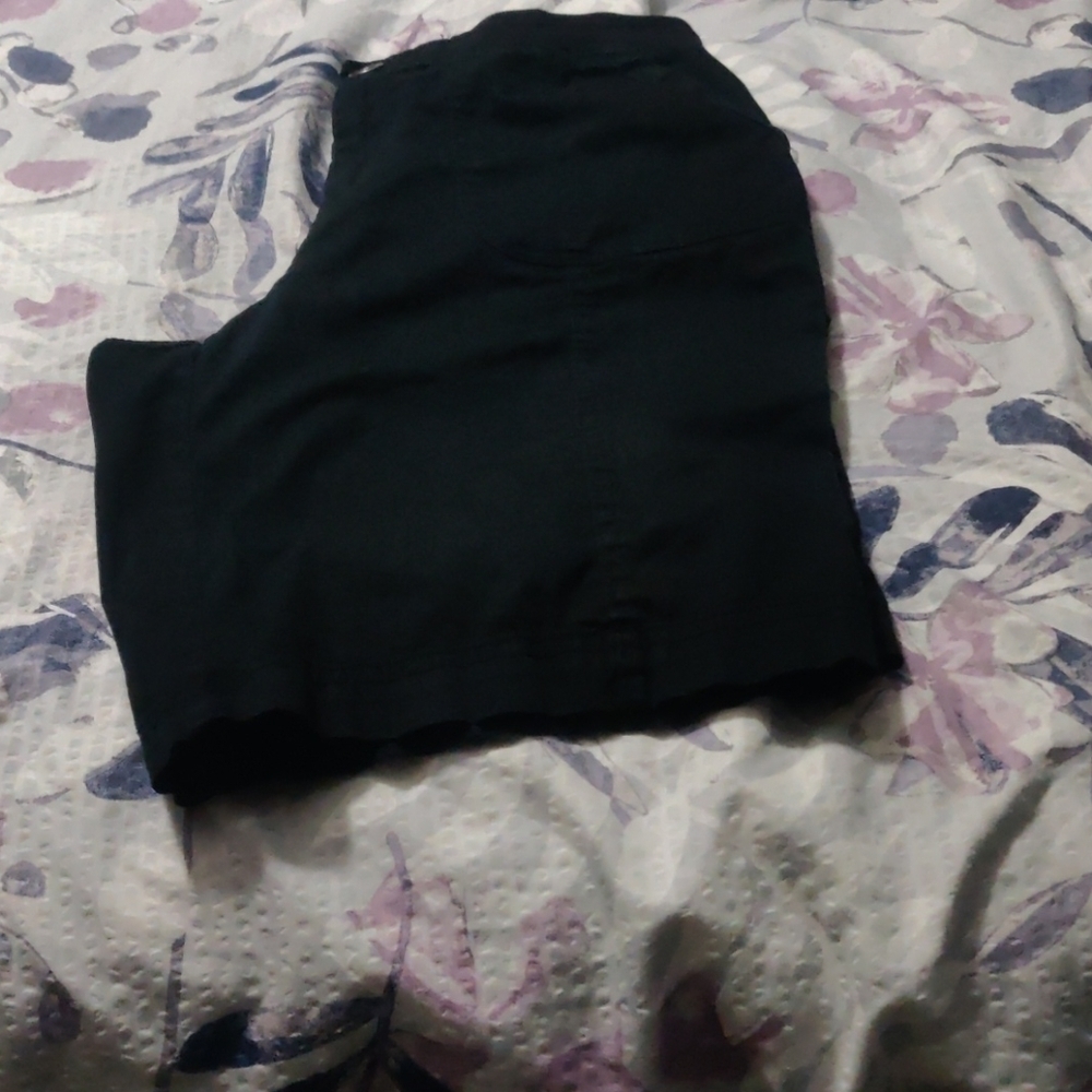 - Kim Roger Woman short